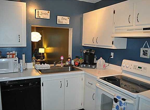 4th image of 7406 Woodmont Ave #202