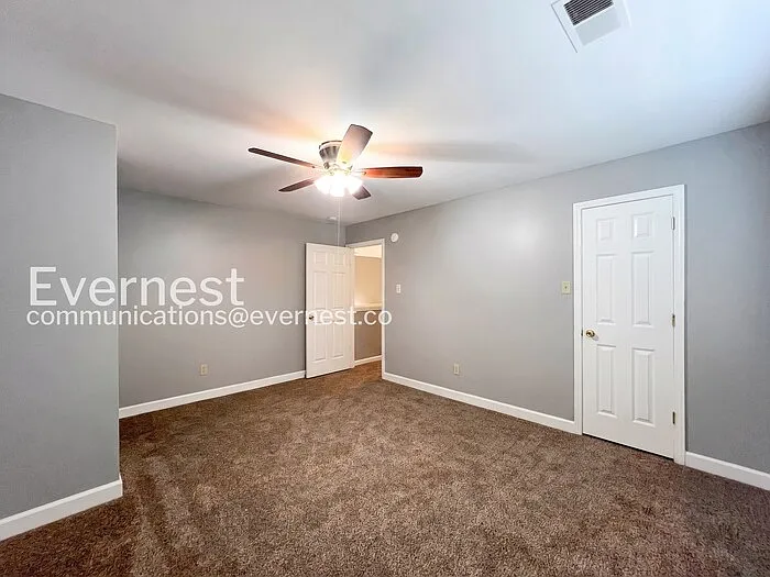 7900 Hunters Xing — Photo 15
