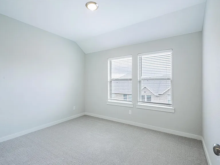 2729 Splendor Dr — Photo 19