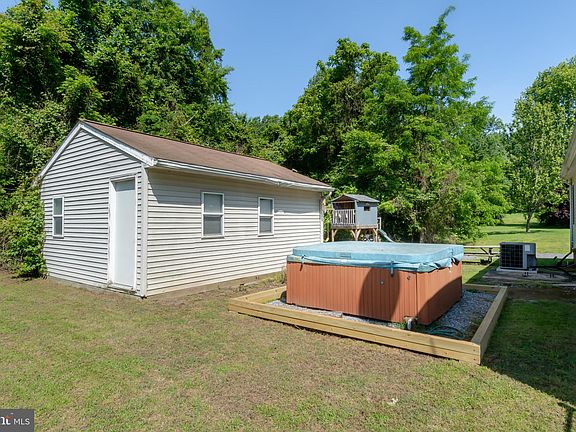 3rd image of 129A Manor Ave