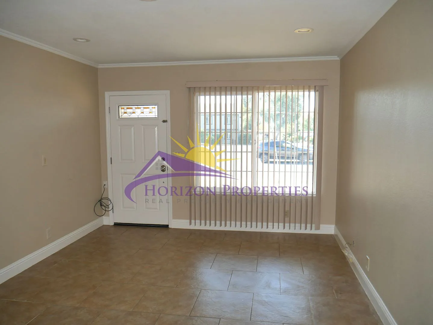 5566-5568 Hillsdale Blvd — Photo 3