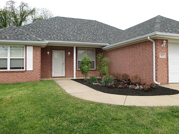 3rd image of 411 Coopers Way