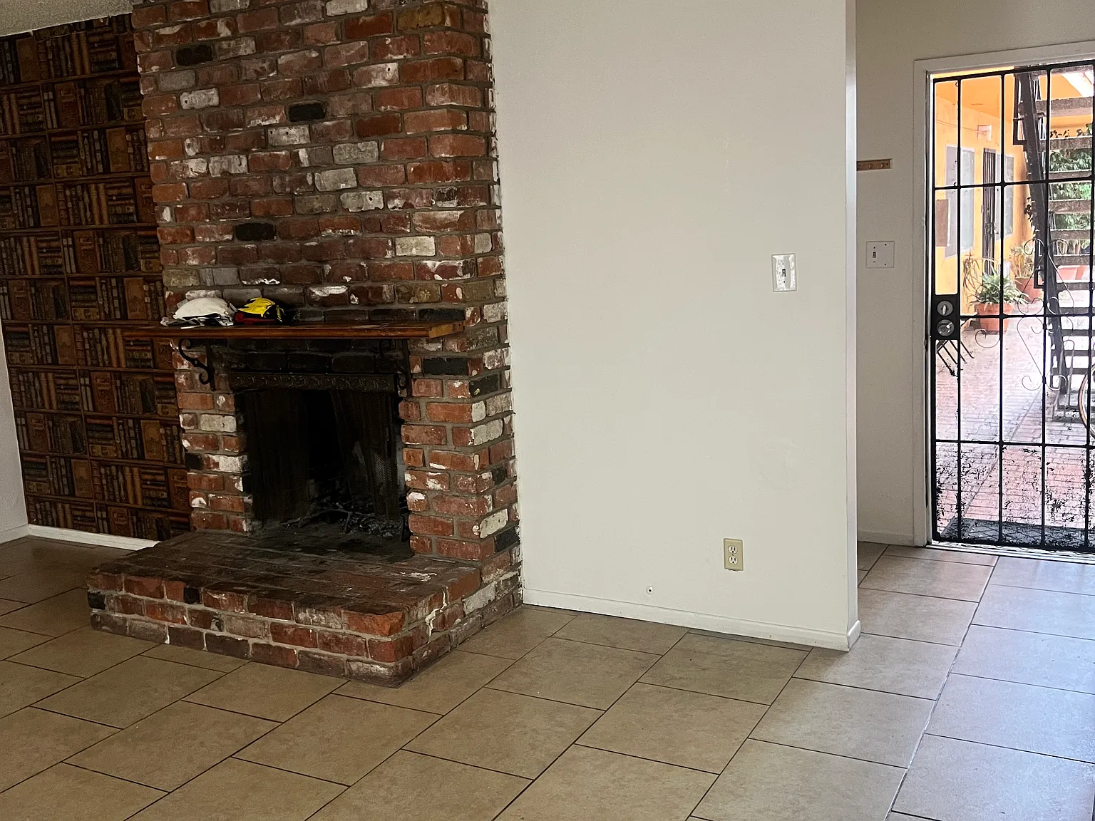 3 bed, 1.5 bath, 1800 sqft, $3,500 — Photo 2