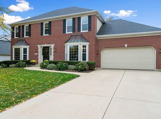 820 Queens Gate Cir, Sugar Grove, IL 60554