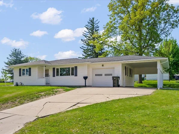 1306 W 5th St, Cedar Falls, IA 50613