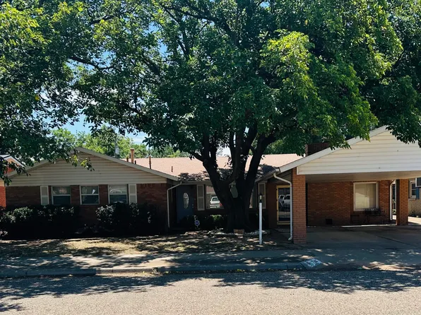 716 W 6th St, Idalou, TX 79329