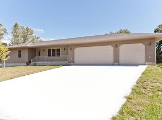 120 Ink Rd NW, Mount Vernon, IA 52314