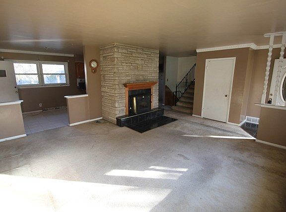 4th image of 1015 Harmony Dr