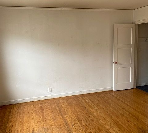 4th image of 2238 Vicente St #2