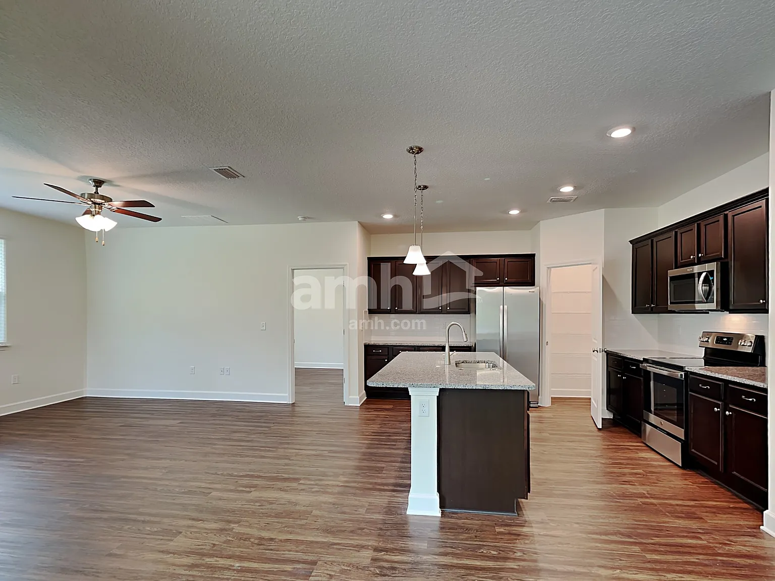 3 bed, 2.0 bath, 1700 sqft, $2,100 — Photo 4