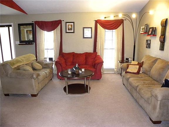 3rd image of 471 Everest Ct
