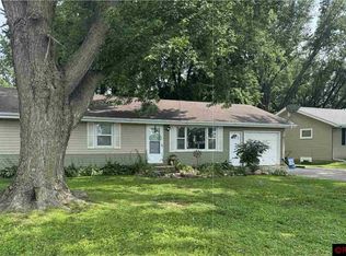 1017 N Court St, Le Sueur, MN 56058