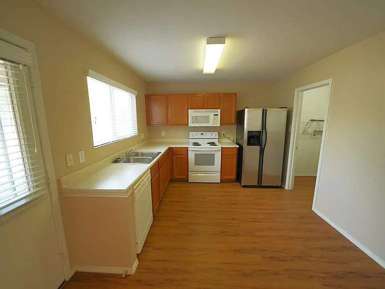 109 Willow Hl — Photo 11