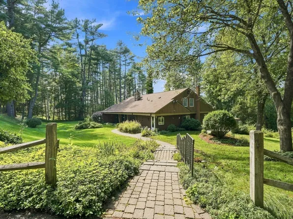 6 Ragged Hill Rd, Ware, MA 01082