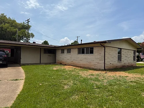 1220 Caroline Dr Photo 1