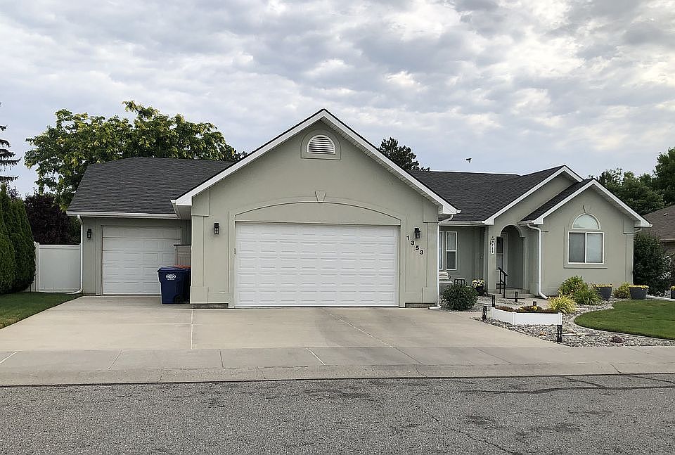 Front of house, 3 car garage