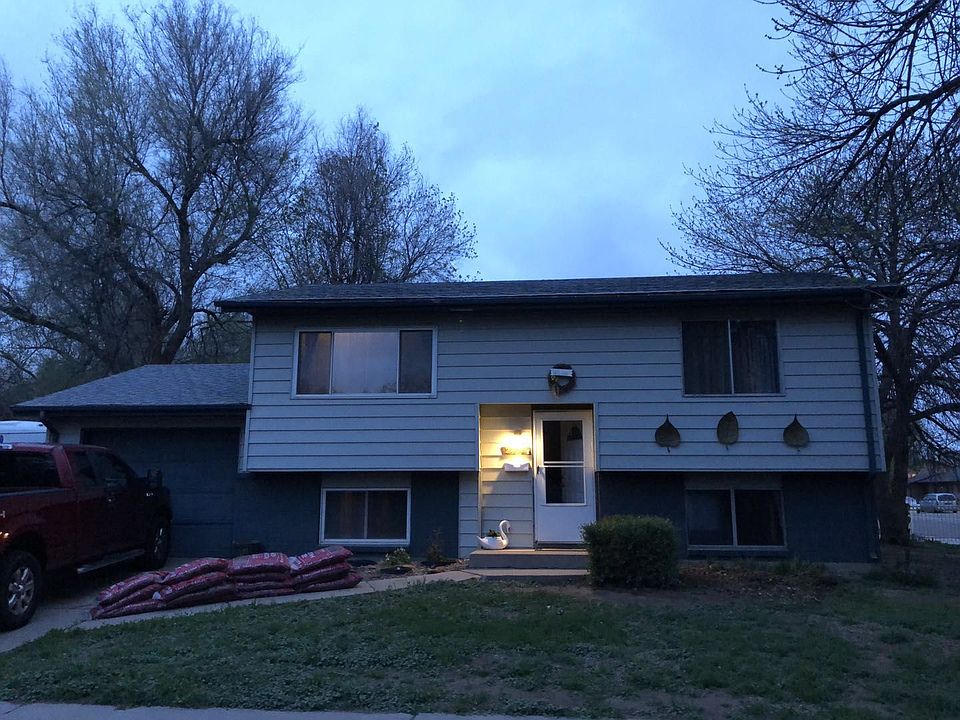 1st image of 2535 W 1st St