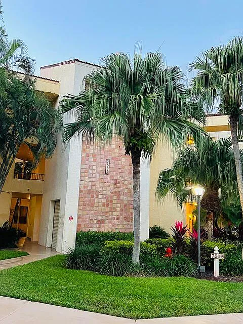 2 bed, 2.0 bath, 1208 sqft, $2,200 — Photo 1