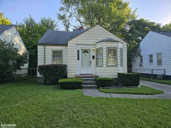 18737 Kenosha St, Harper Woods, MI 48225