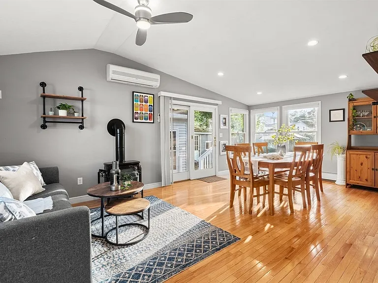 15 University Rd — Photo 4