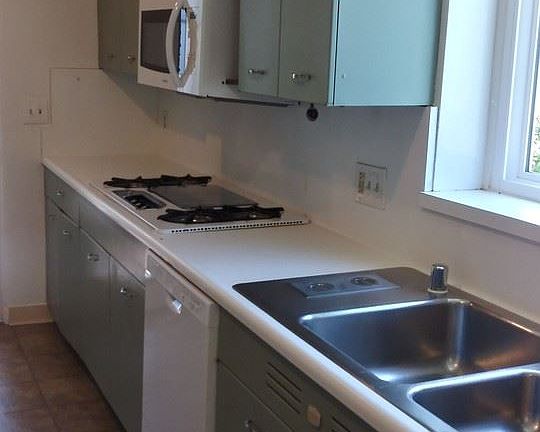 4th image of 3137 Kelton Ave