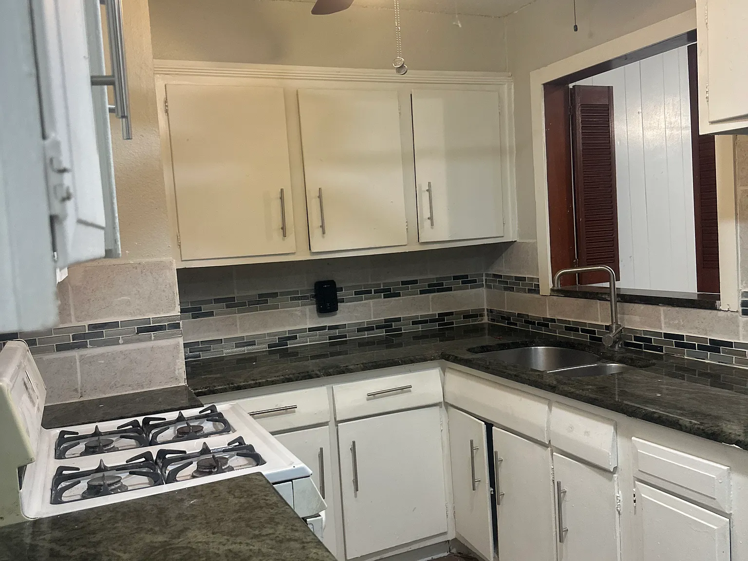 3 bed, 2.5 bath, 1271 sqft, $2,200 — Photo 3