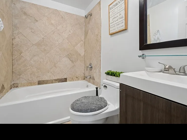 3849 W Ainslie St #1 — Photo 5