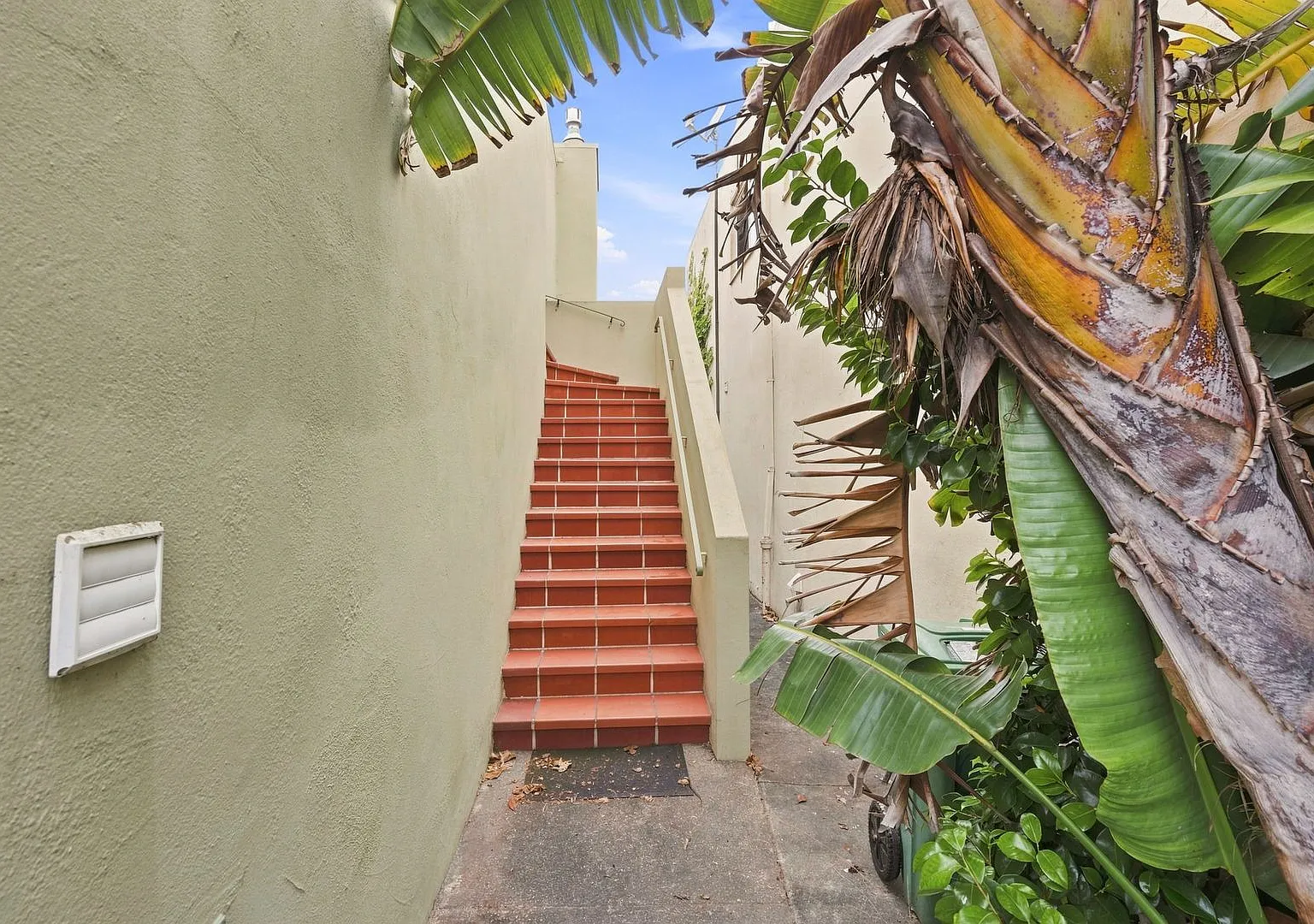 3 Bed + Office, 2 Bath Updated Twin Peaks Home — Photo 3