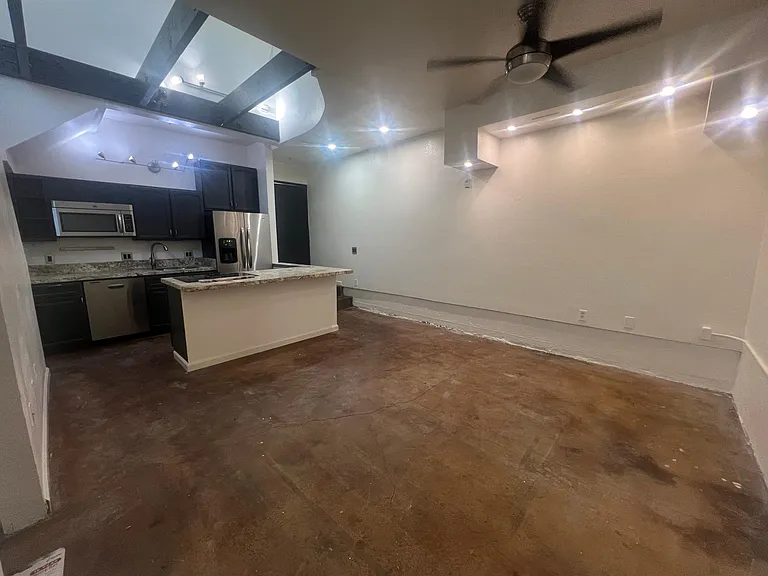 1944 State St #7 — Photo 9