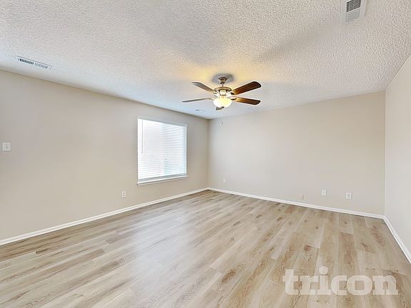 5th image of 1631 W 135th Dr