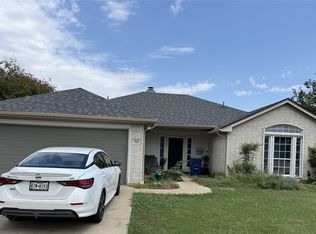 708 Creekview Dr, Burleson, TX 76028
