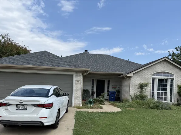 708 Creekview Dr, Burleson, TX 76028