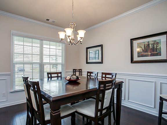 3rd image of 5002 Stately Dr
