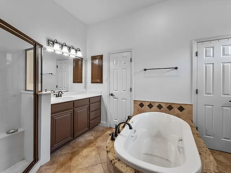3 Savoy Ct — Photo 23