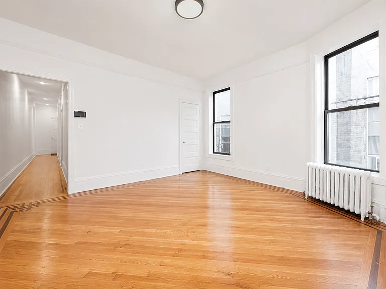 566 7th St #16 — Photo 2