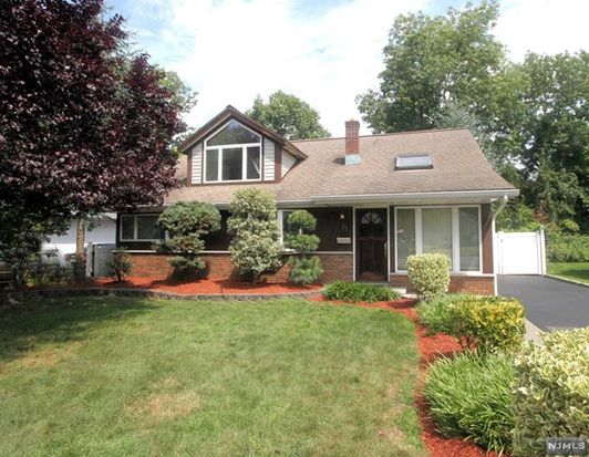 31 Greenwich Dr, Bergenfield, Nj 07621 