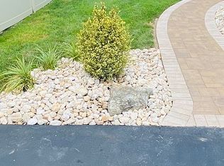 5 Raphael Dr, Monmouth Junction, NJ 08852