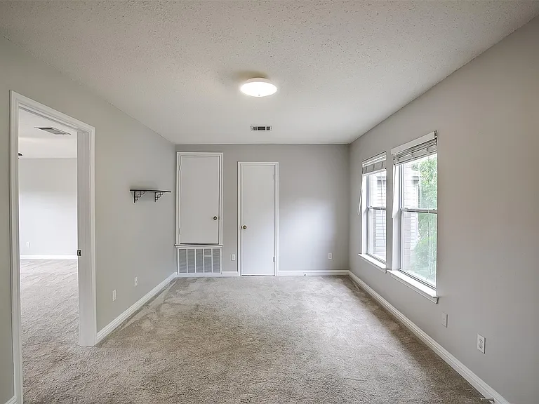 2504 Byfield Dr — Photo 18