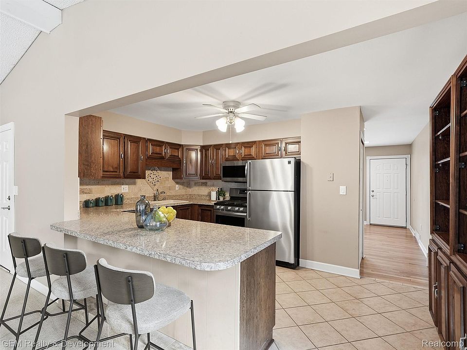 910 Virginia St, photo 10