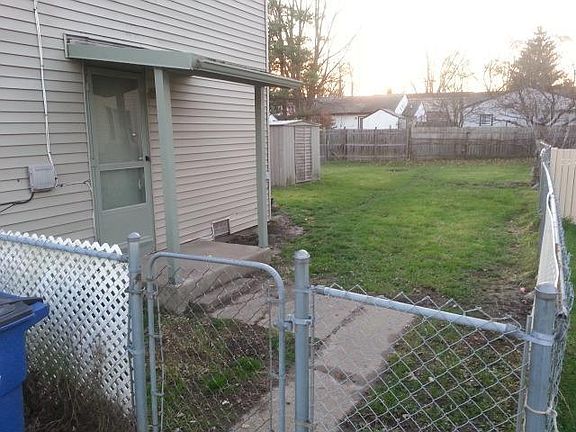 5th image of 32628 Montcalm St