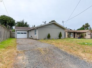 930 Augustine Ave, Coos Bay, OR 97420