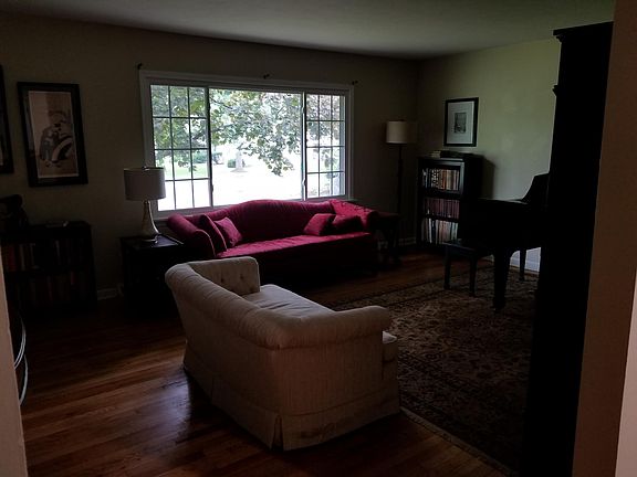 5th image of 36 Bard Dr