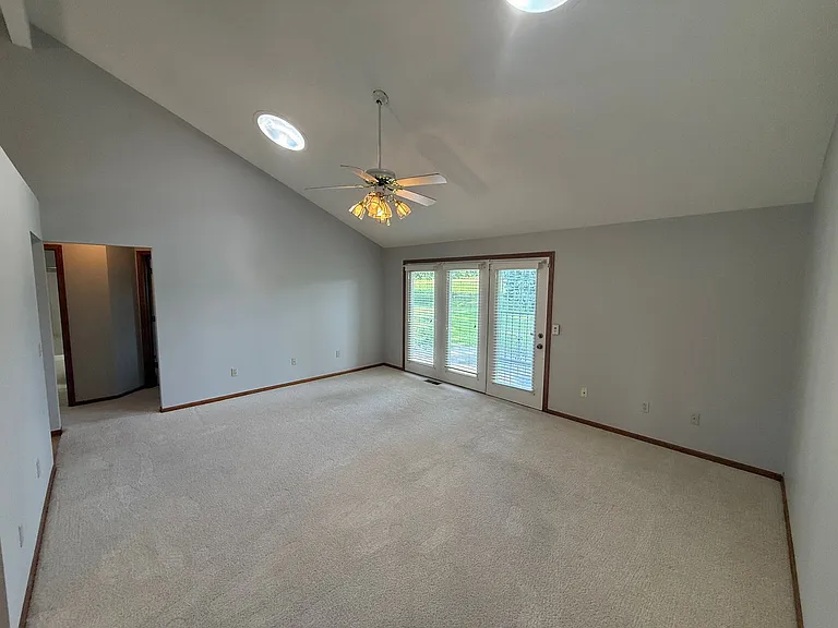 5018 Goldfinch Ln — Photo 9
