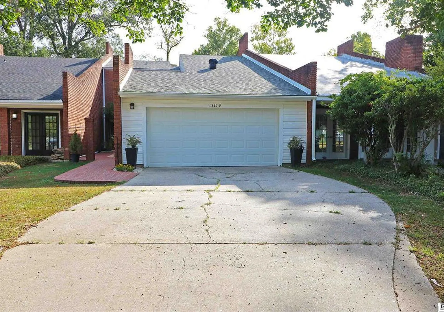 Great Townhouse in a Convenient Location! — Photo 1