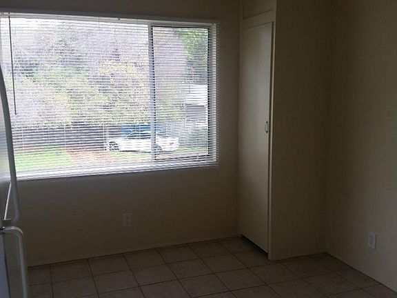 5th image of 5013 Auburn Dr APT C