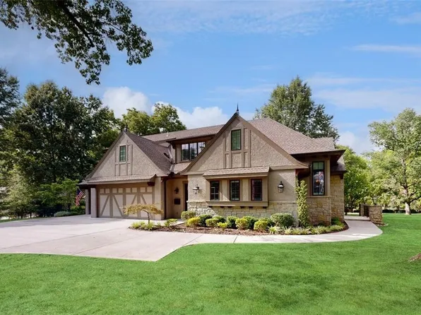 9250 Lee Blvd, Leawood, KS 66206