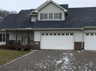 1313 Burke Cir E, Maplewood, MN 55109