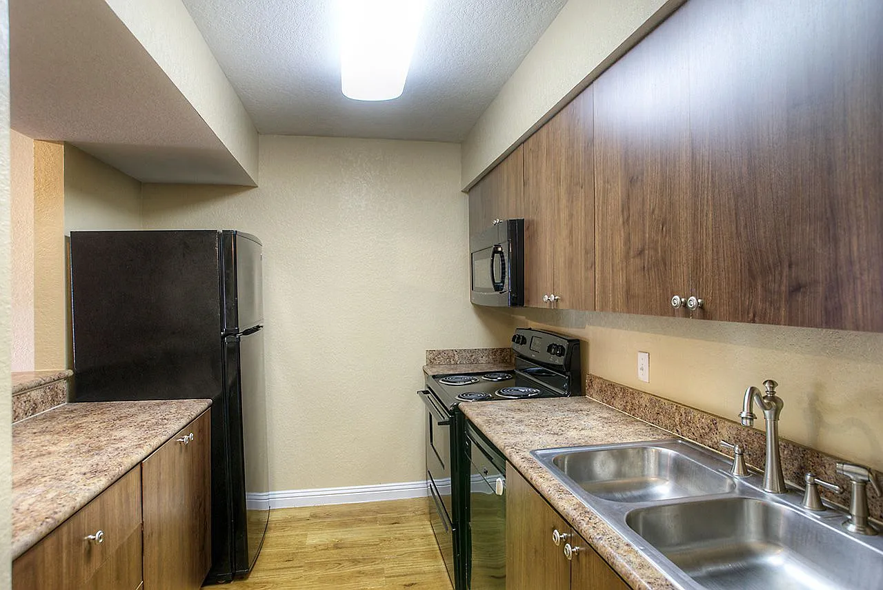 ASHTON PLACE APARTMENTS — Photo 3