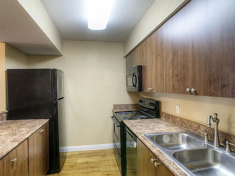 ASHTON PLACE APARTMENTS — Photo 3