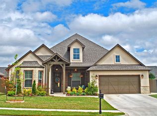 16200 Royal Crest Ln, Edmond, OK 73013
